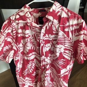 American Eagle Men’s Hawaiian short sleeve button down